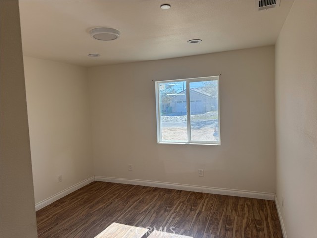 Detail Gallery Image 9 of 14 For 8401 Eucalyptus Ave, California City,  CA 93505 - 4 Beds | 2 Baths