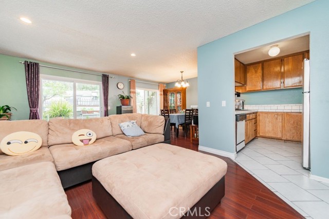 Detail Gallery Image 9 of 20 For 7 Town and Country Rd, Phillips Ranch,  CA 91766 - 2 Beds | 2 Baths