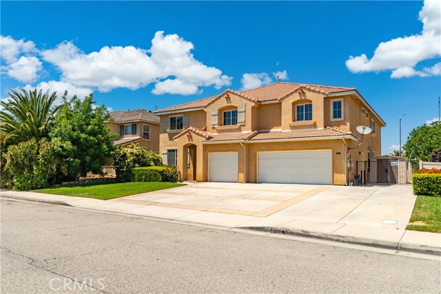 Detail Gallery Image 3 of 53 For 2207 Cork Oak St, Palmdale,  CA 93551 - 5 Beds | 4 Baths