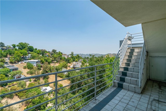 728 Quail Drive, Los Angeles CA: https://media.crmls.org/medias/917d1bcb-1161-4c55-87bf-9782ed420880.jpg