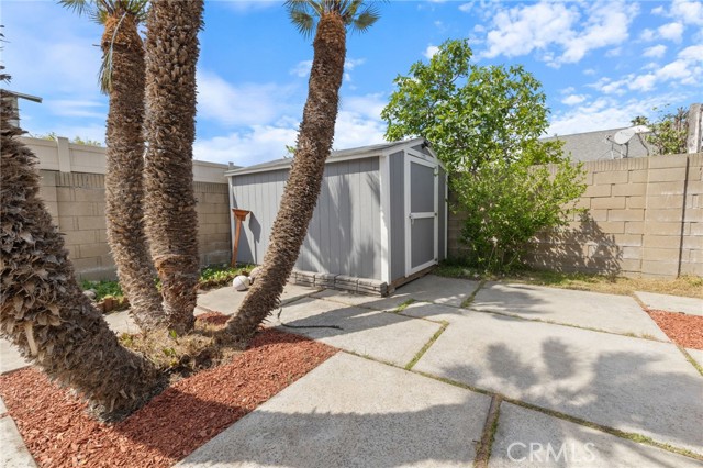 Detail Gallery Image 12 of 40 For 2102 Tern Bay Ln, Lakewood,  CA 90712 - 5 Beds | 2/1 Baths