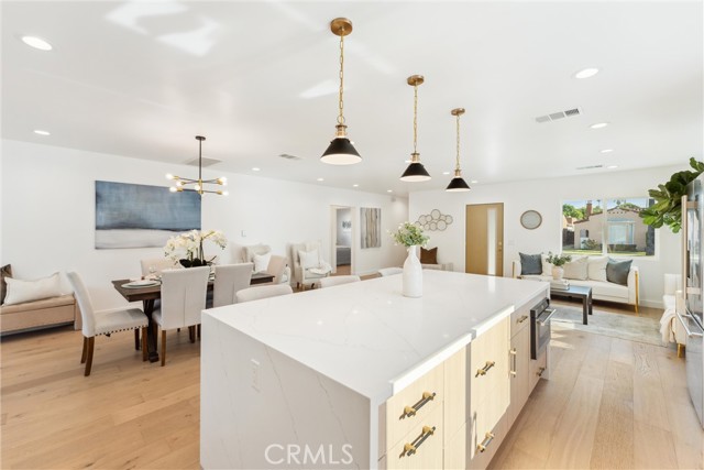 3945 S Norton Avenue, Los Angeles CA: https://media.crmls.org/medias/917f0585-2c5d-4902-a845-f6033fe422d9.jpg