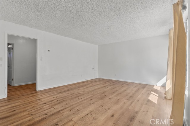 Detail Gallery Image 5 of 26 For 8649 Sunland Bld #5,  Sun Valley,  CA 91352 - 2 Beds | 1 Baths