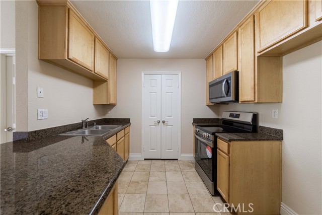 Detail Gallery Image 6 of 20 For 2400 Del Mar Way #207, Corona,  CA 92882 - 2 Beds | 2 Baths