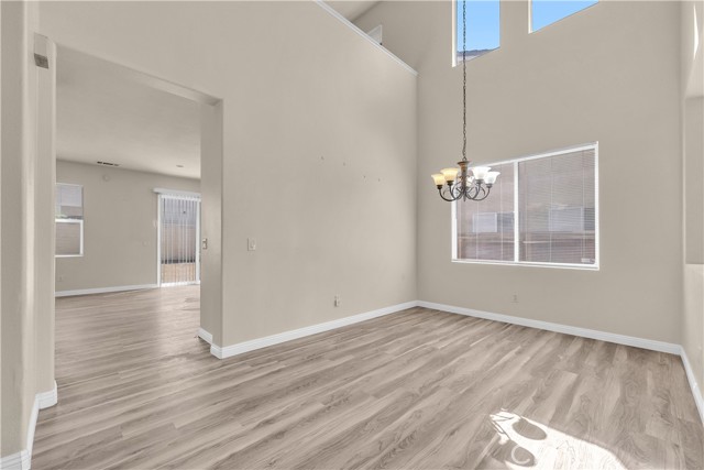 Detail Gallery Image 8 of 32 For 13127 Yellowwood, Moreno Valley,  CA 92553 - 5 Beds | 3 Baths