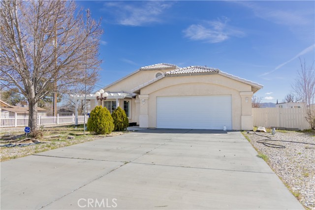 14215 Pawnee Rd, Apple Valley, CA 92307