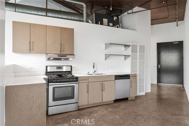 530 Molino Street, Los Angeles CA: https://media.crmls.org/medias/9180644a-6b06-42df-9122-3a1168bdd5b1.jpg