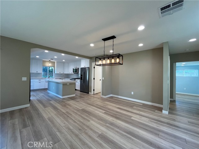 Detail Gallery Image 8 of 33 For 5108 Serrania, Woodland Hills,  CA 91364 - 2 Beds | 3 Baths