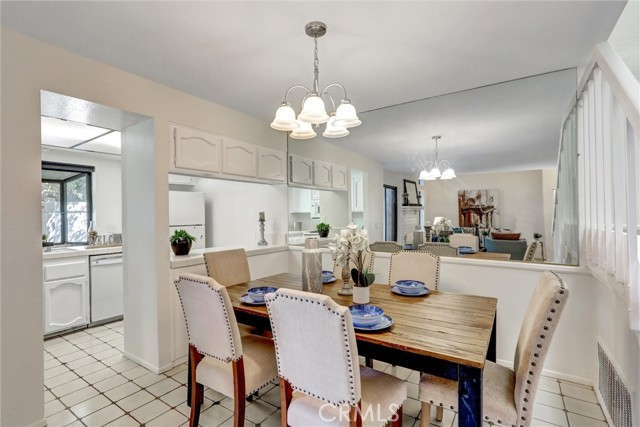 905 Powell Court, Costa Mesa CA: https://media.crmls.org/medias/9182cb3f-0149-4612-af45-d405e25c25b0.jpg