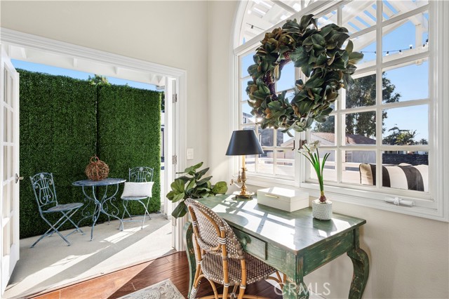708 Orchid Avenue, Corona del Mar CA: https://media.crmls.org/medias/9182d0e0-81b1-40a7-920c-f3038c0958bc.jpg