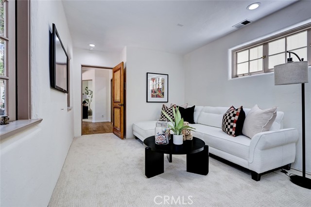2917 N Poinsettia Avenue, Manhattan Beach CA: https://media.crmls.org/medias/91832b7e-5ca0-49a2-a0ee-04117a36e265.jpg