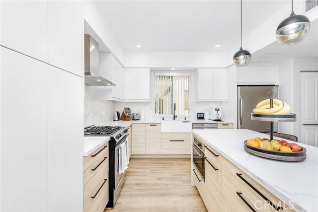 5923 Etiwanda Avenue, Tarzana CA: https://media.crmls.org/medias/91836f20-68b4-48e4-a7af-861b96136fde.jpg