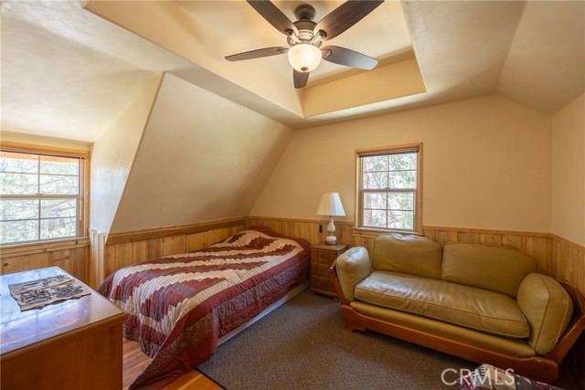 352 Big Bear Trail, Fawnskin CA: https://media.crmls.org/medias/91847422-defe-478c-8985-90f2619bddaa.jpg