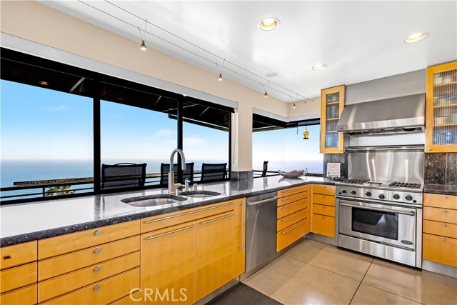Detail Gallery Image 16 of 61 For 31411 Ceanothus Dr, Laguna Beach,  CA 92651 - 3 Beds | 2/1 Baths