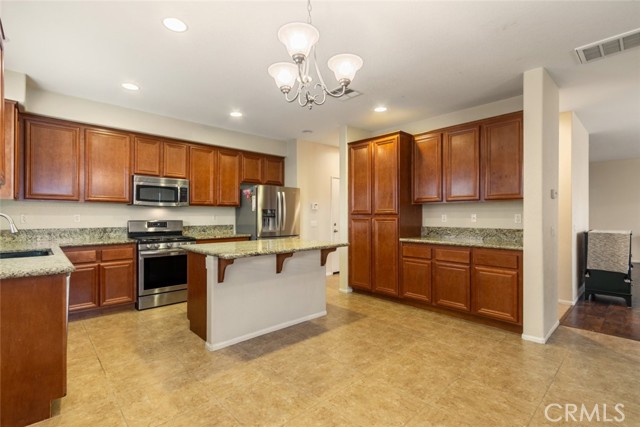 Detail Gallery Image 13 of 48 For 3408 Gemstone, Rosamond,  CA 93560 - 5 Beds | 3 Baths