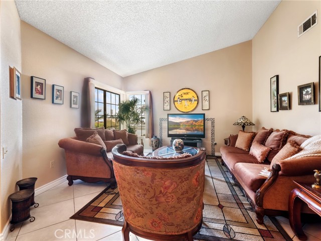 16873 Silica Drive, Victorville CA: https://media.crmls.org/medias/9184a40d-9173-4265-aca9-85edd5752b49.jpg