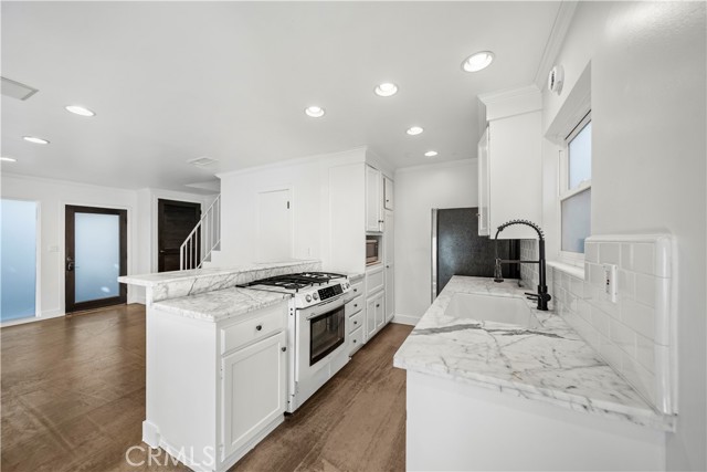 Detail Gallery Image 7 of 30 For 435 Dahlia Ave #2,  Corona Del Mar,  CA 92625 - 3 Beds | 3 Baths