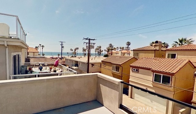 Detail Gallery Image 4 of 45 For 125 8th St, Huntington Beach,  CA 92648 - 3 Beds | 3/1 Baths