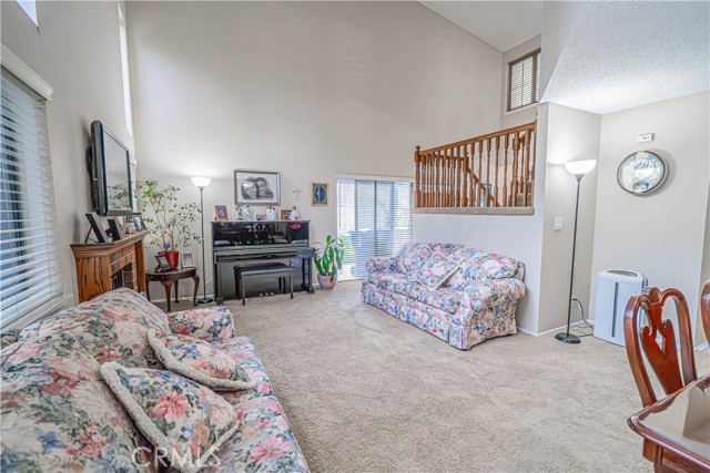 Detail Gallery Image 6 of 22 For 23732 via Tomas, Valencia,  CA 91355 - 3 Beds | 3 Baths