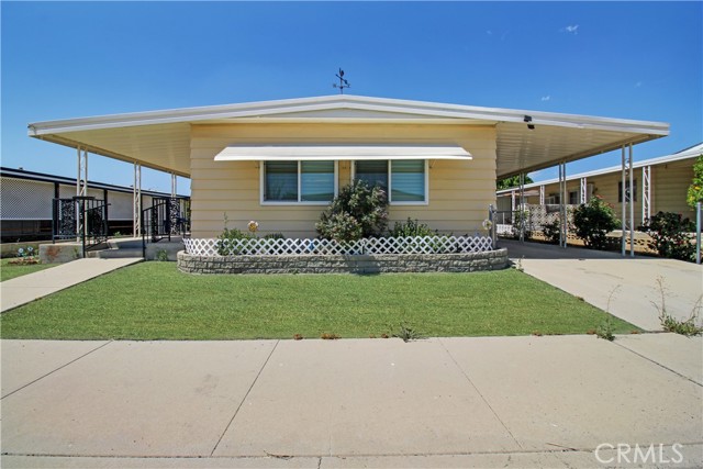 1180 Camino Del Rancho, Hemet CA: https://media.crmls.org/medias/9185ad21-5ffe-4396-af84-f51ca5122de8.jpg