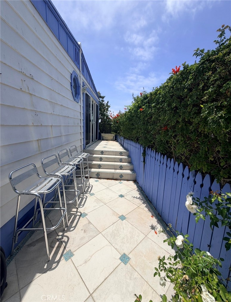 https://media.crmls.org/medias/91867bd9-7e70-4565-87a8-e4cd496c9fd2.jpg?preset=X-Large