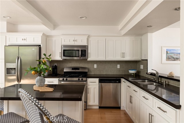 Detail Gallery Image 14 of 34 For 23279 Atlantis Way, Dana Point,  CA 92629 - 2 Beds | 2/1 Baths