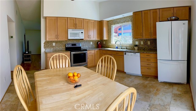 13981 Wallabi Avenue photo 7