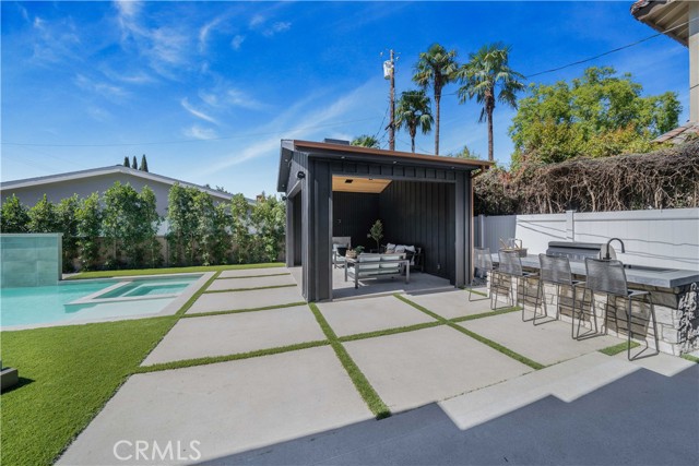 13463 Chandler Boulevard, Sherman Oaks, California 91401, 5 Bedrooms Bedrooms, ,4 BathroomsBathrooms,Residential Lease,For Rent,13463 Chandler Boulevard,CRSR24166099