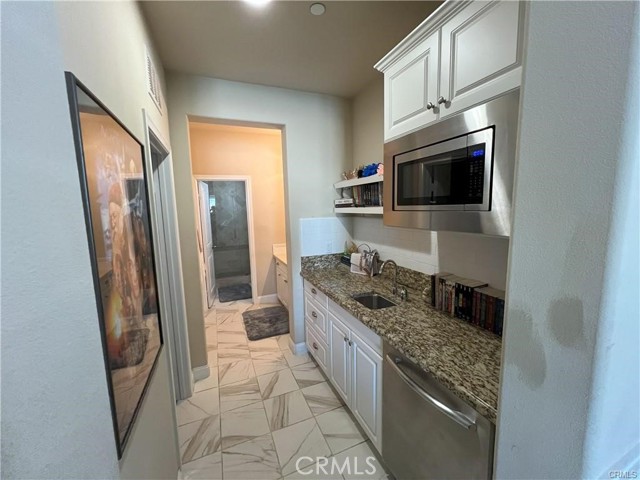 4866 Stoneglen Avenue, Fontana CA: https://media.crmls.org/medias/91879eb9-bf83-4595-a6fe-5b1bb876e897.jpg