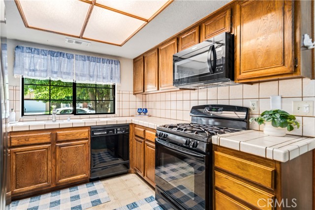 37229 Dalzell Street, Palmdale CA: https://media.crmls.org/medias/918820ad-966f-4e55-baeb-9455aa708317.jpg