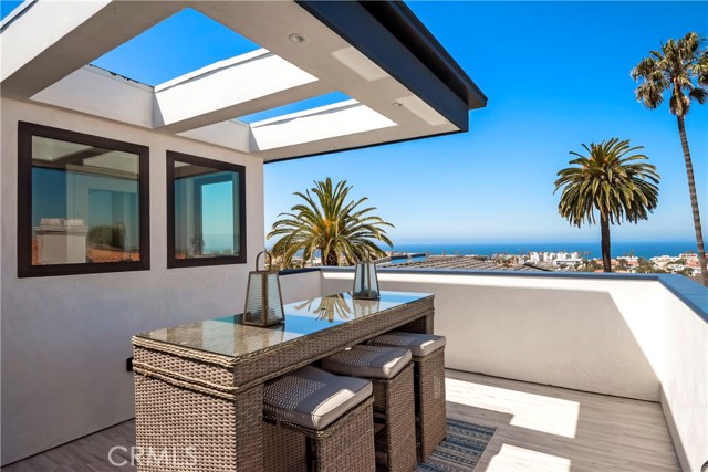 544 Helberta Avenue, Redondo Beach, California 90277, 4 Bedrooms Bedrooms, ,2 BathroomsBathrooms,Residential,Sold,Helberta,SB21084737