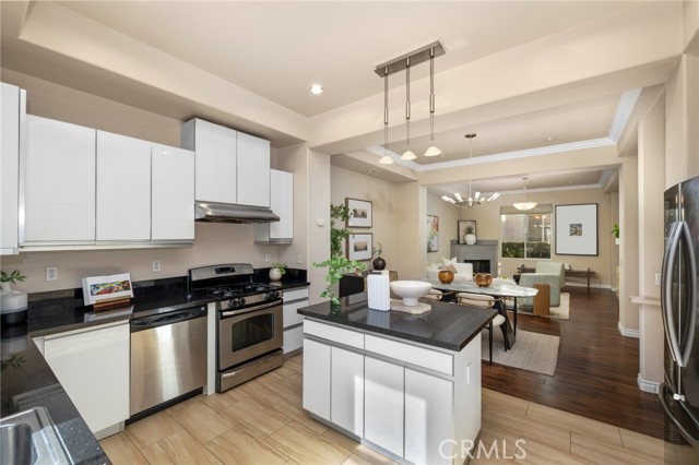 Detail Gallery Image 12 of 25 For 431 N Los Robles, Pasadena,  CA 91101 - 3 Beds | 2/1 Baths