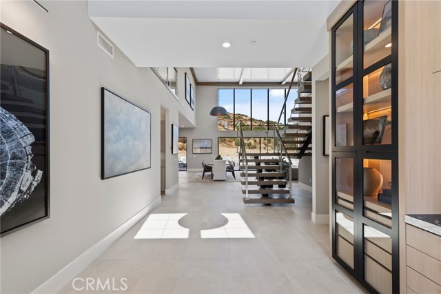 Detail Gallery Image 2 of 25 For 9539 N Andora Ave, Chatsworth,  CA 91311 - 5 Beds | 5/1 Baths