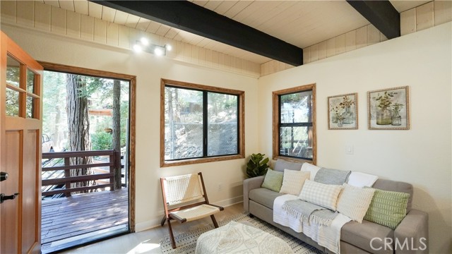 Detail Gallery Image 4 of 44 For 410 Iris Dr, Twin Peaks,  CA 92391 - 3 Beds | 2 Baths