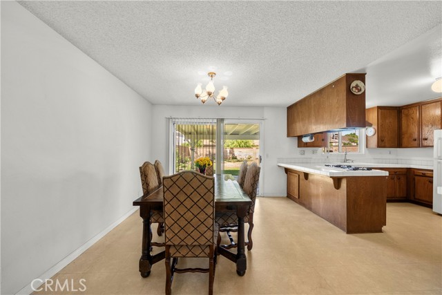 Detail Gallery Image 7 of 42 For 22337 Los Tigres Dr, Saugus,  CA 91350 - 3 Beds | 1/1 Baths