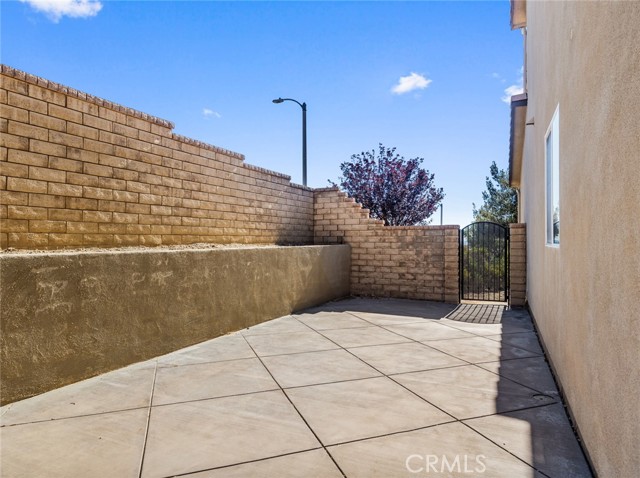 28002 Kenny Lane, Saugus CA: https://media.crmls.org/medias/918c5b68-e62b-4be9-a57a-57cbfd0f8b08.jpg
