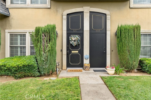 571 La Verne Street, Redlands CA: https://media.crmls.org/medias/918c6cb4-8f69-4e0c-824c-a0b86f75767a.jpg