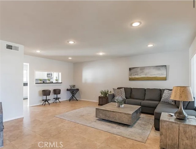 Detail Gallery Image 23 of 23 For 19110 Kittridge St #5,  Reseda,  CA 91335 - 3 Beds | 1/1 Baths