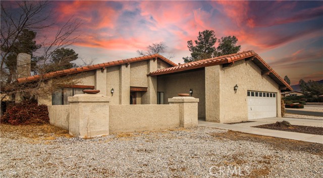 Detail Gallery Image 2 of 40 For 19976 Eyota Rd, Apple Valley,  CA 92308 - 3 Beds | 2/1 Baths