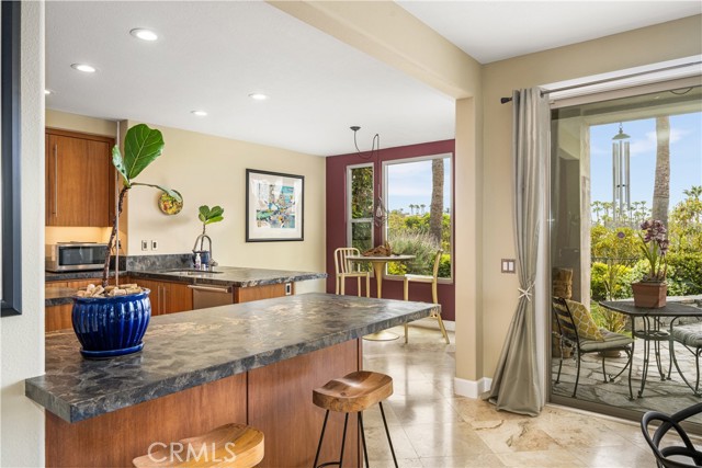 Detail Gallery Image 22 of 59 For 27 Seabrook #73,  Newport Beach,  CA 92660 - 2 Beds | 3 Baths
