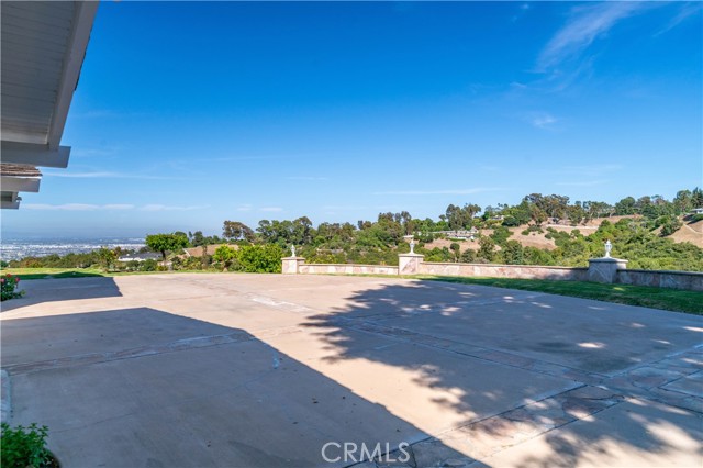 13 Buggy Whip Drive, Rolling Hills CA: https://media.crmls.org/medias/918f48b0-0ab7-4449-89d8-ba2f62655147.jpg
