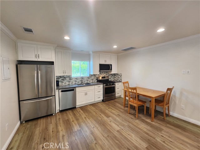 5706 Willis Avenue, Van Nuys CA: https://media.crmls.org/medias/919020ea-3e71-4738-bb0f-b3e160798638.jpg
