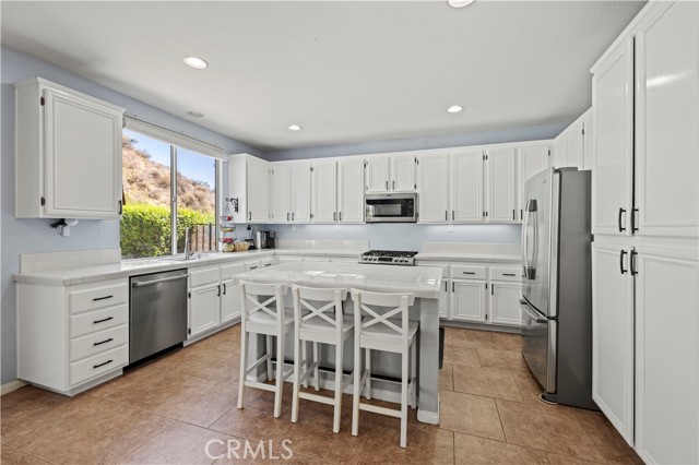 Detail Gallery Image 13 of 68 For 31205 Cherry Dr, Castaic,  CA 91384 - 5 Beds | 3 Baths