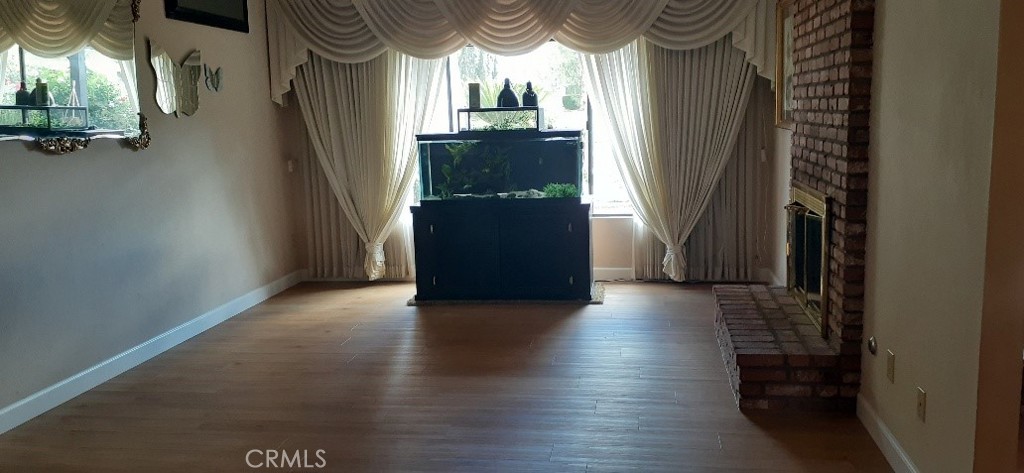 https://media.crmls.org/medias/9190ae0e-1019-41de-b80b-ab9715562f21.jpg?preset=X-Large