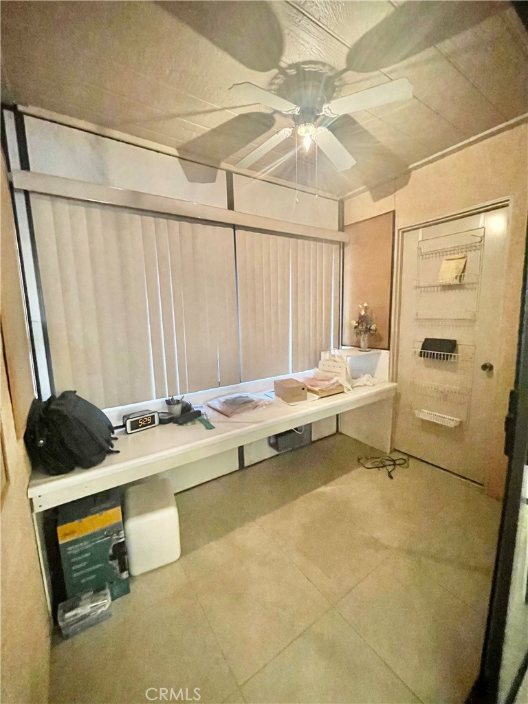 https://media.crmls.org/medias/9190ceb5-929f-4d98-a03c-e2b3566581d6.jpg?preset=X-Large