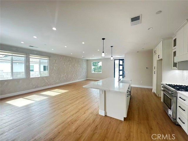 Detail Gallery Image 3 of 26 For 204 N Willow, West Covina,  CA 91790 - 5 Beds | 4 Baths