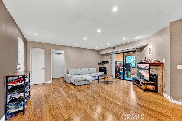 Detail Gallery Image 3 of 22 For 12640 Euclid St #202,  Garden Grove,  CA 92840 - 3 Beds | 2 Baths