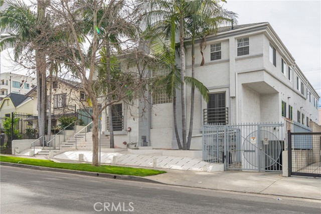 Detail Gallery Image 23 of 32 For 957 S Gramercy Dr #105,  Los Angeles,  CA 90019 - 2 Beds | 2 Baths