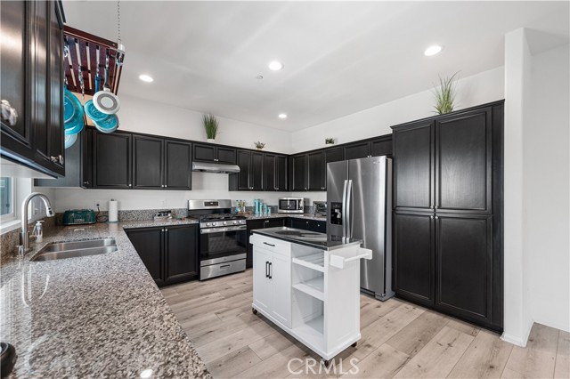 2436 Lugar Bonito Court, Rosamond CA: https://media.crmls.org/medias/9191be30-c772-45f0-8814-641f79fa8a7b.jpg
