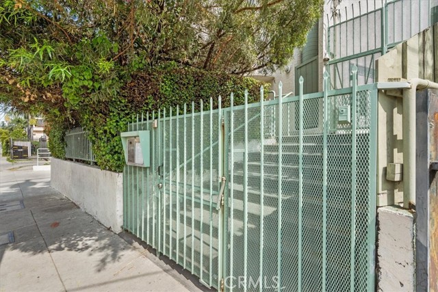 Detail Gallery Image 4 of 33 For 6036 Hazelhurst #C,  North Hollywood,  CA 91606 - 1 Beds | 2 Baths